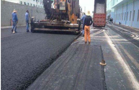 土工格柵鋪設注意事項