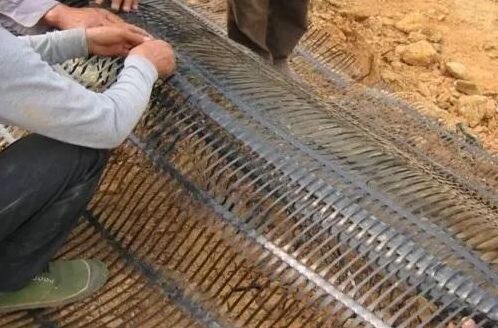 土工格柵在整體壩體施工方案